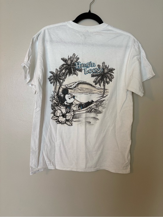 Del Sol Tops - Women’s Disney Del Sol White 'Hangin Loose' Graphic Tee Color Changing